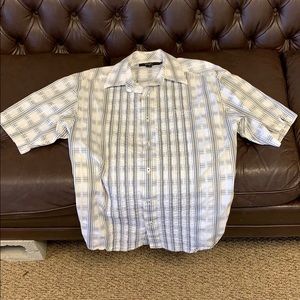 Men’s short sleeve button down